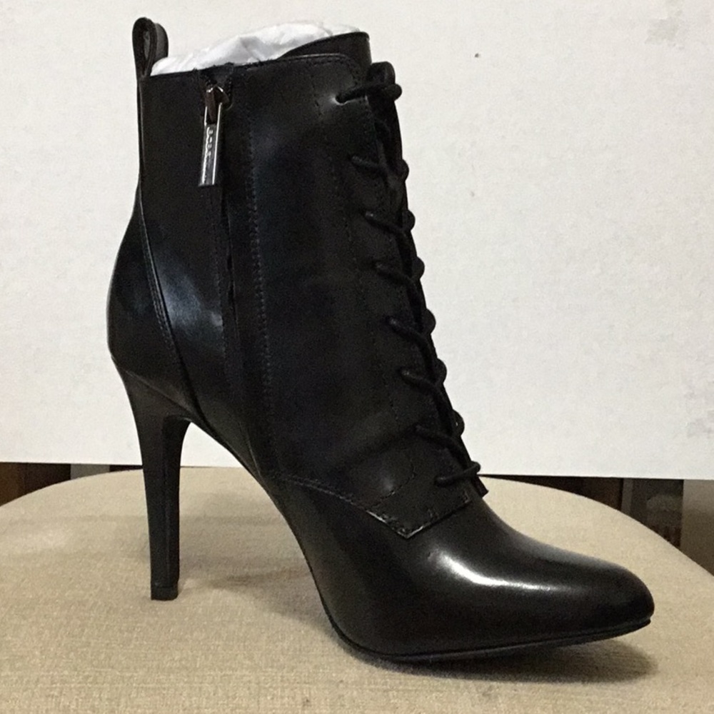 BCBGeneration LEATHER BOOTIES